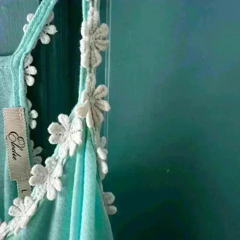 Elodie- Crop Top- Teal with White Flower Trim- Large - Picture 2 of 6